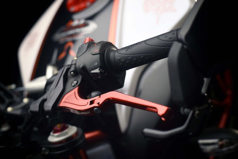 Illustration for article titled 2016 MV Agusta Brutale 800 And Lewis Hamilton Dragster RR: Small Changes And More Bling